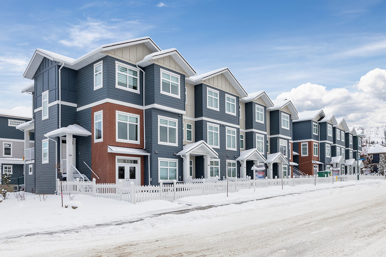 Parallel 4 Kettle Valley Townhomes