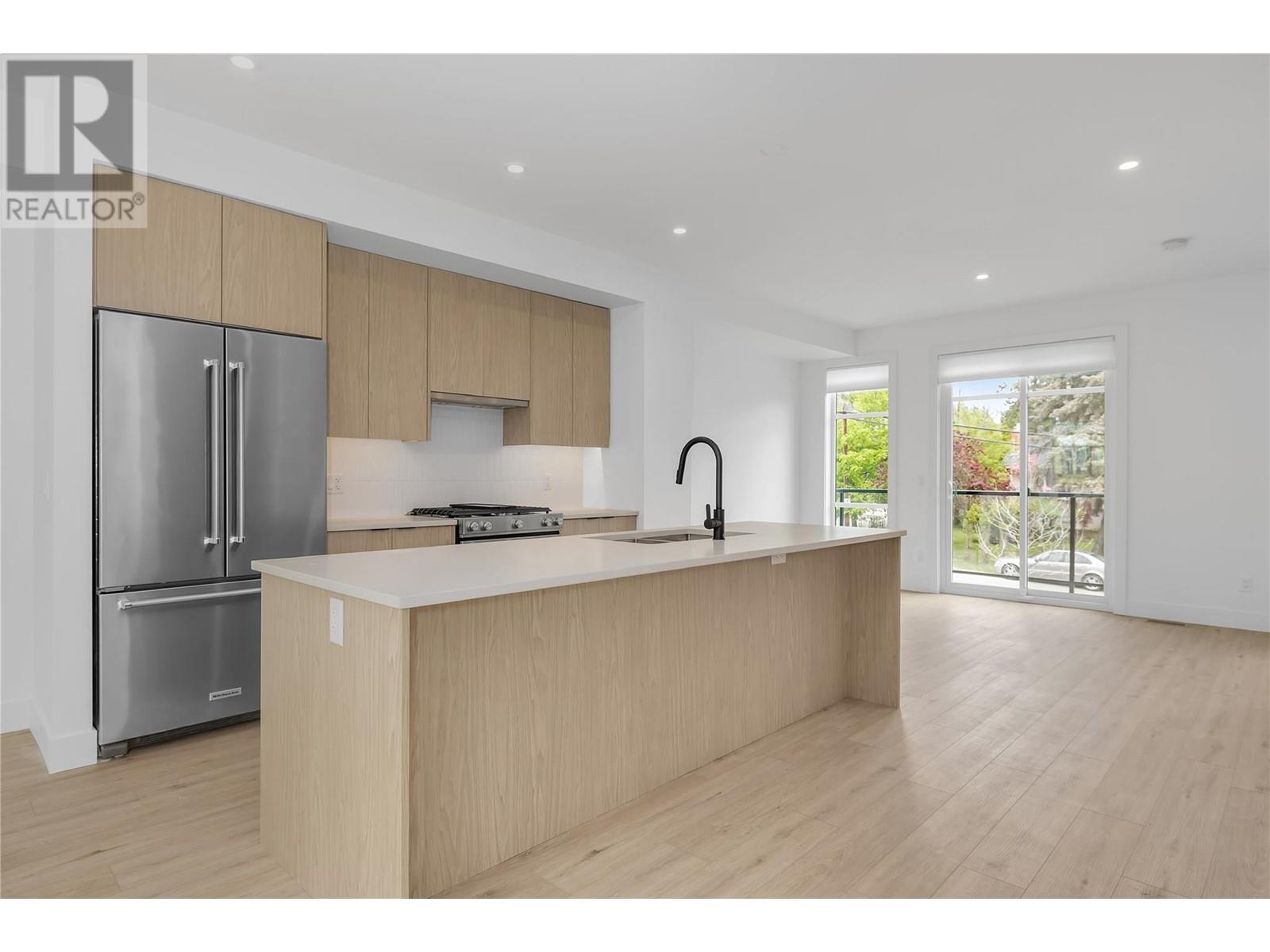 #132-1455 Cara Glen Court, Kelowna