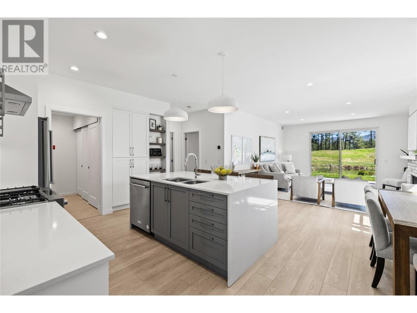 #10-1979 Country Club Drive, Kelowna
