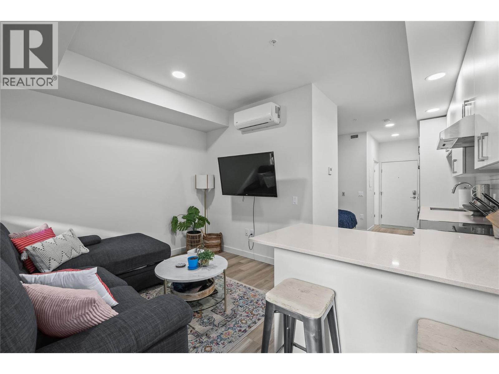 #204-1057 Frost Road, Kelowna