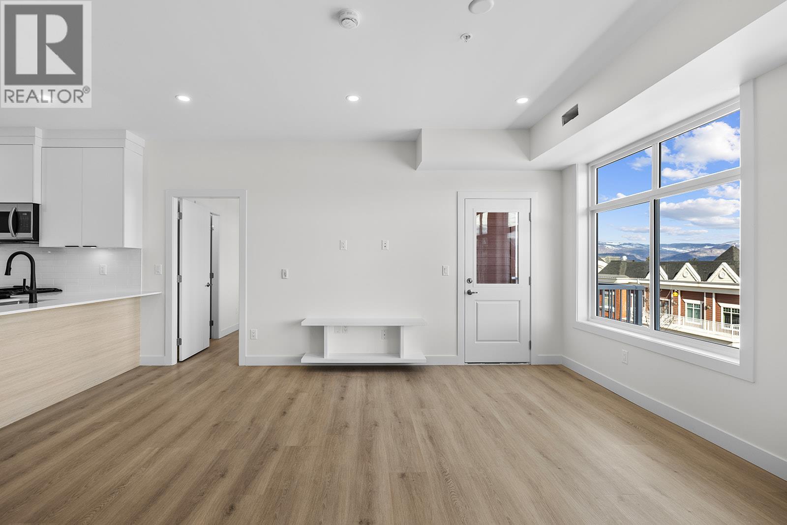 #203-5300 Main Street, Kelowna