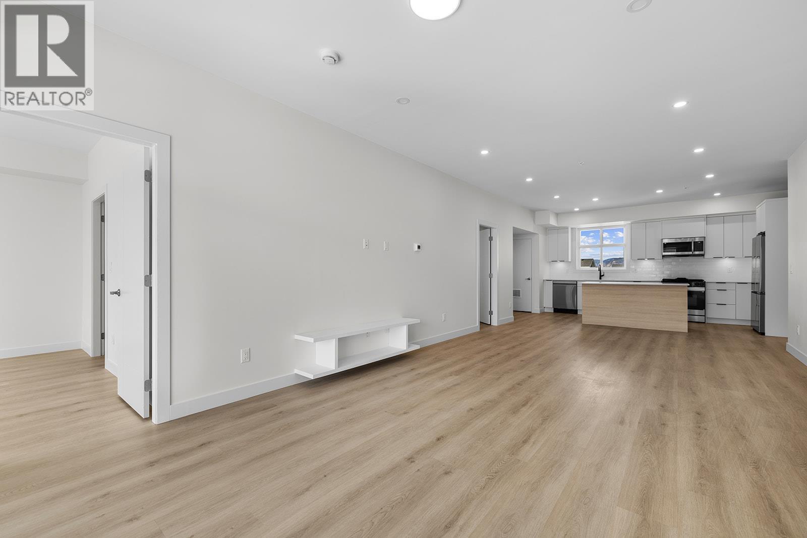 #204-5300 Main Street, Kelowna